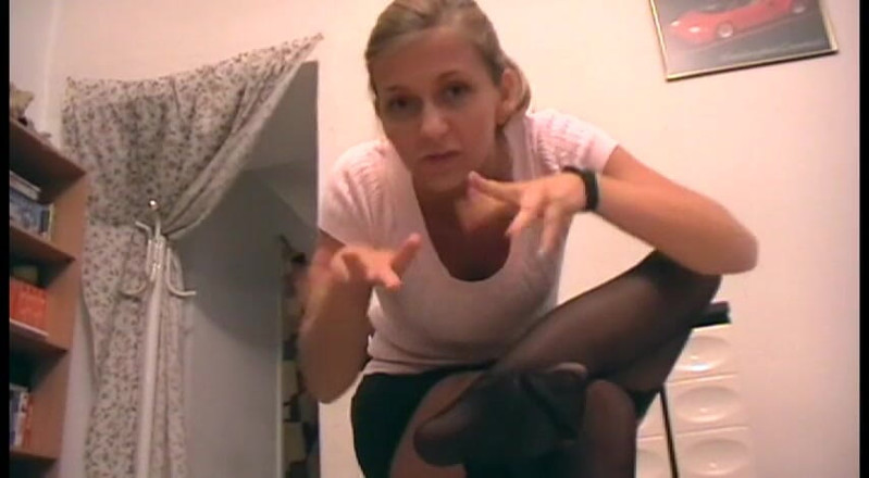 Femdom Austria: 官能的なふしだらな女との金融支配