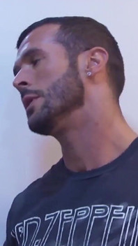 MENATPLAY - Brocken im anzug Enzo Rimenez macht Denis Vega ohne gummi