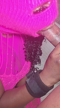 Une fille chanceuse mystère le modèle - oui papa dominent et baisent-moi