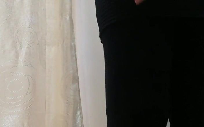 Nicoletta Embassi: Sürtük bir mağazada kirli bezini alıyor