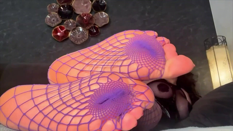 LadyAyse5: Foot Slave