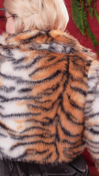 Koleksi hot fur coat - bagian 3. Fetish - arya grander si tante seksi