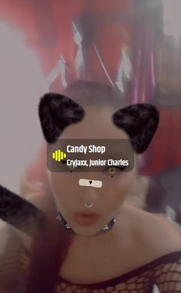 Dominatrix Redsonyja: 내 친구와 팬들은 어디에, 당신이 나를 얼마나 사랑하는지 보여줘, 항아리에 팁, Dm의 선물, 흠 어쩌면 소원이나 비디오