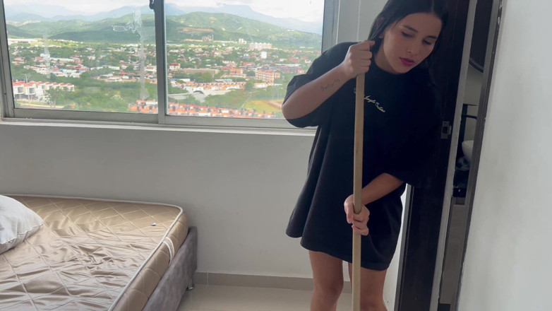 JazminPalvin: A puta da minha meia-irmã me provoca para foder com...