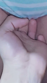 第一次在家的视频可爱的 18 青少年在镜头前尝试一切