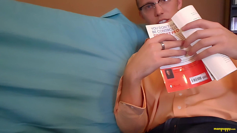 Man Puppy: Nerd gergasi Cuba Mengabaikan Awak