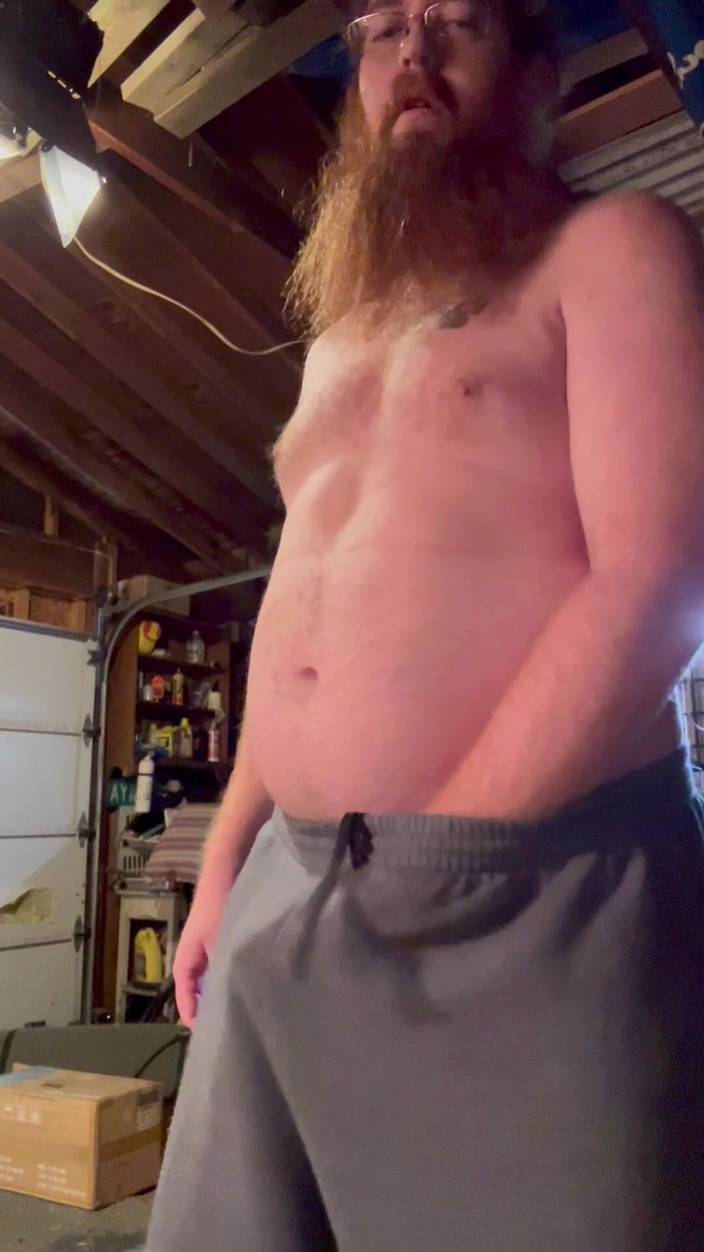 Big Baz: वीर्य फाउंटेन के साथ पेशाब जैकिंग