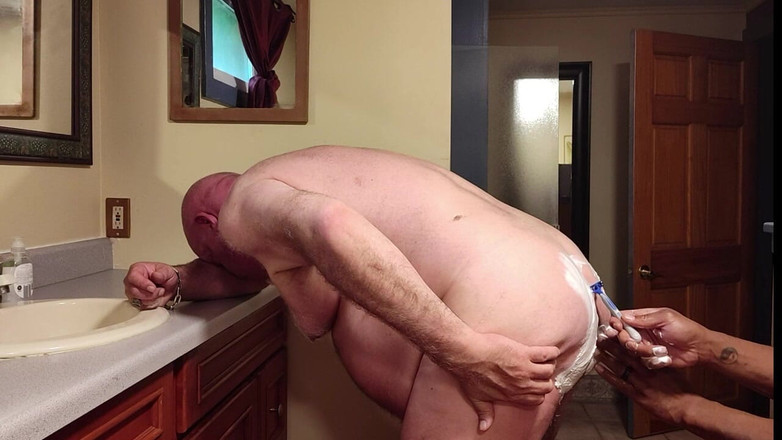 beardaddychub: 털이 무성한 곰 면도