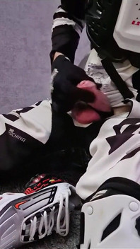 et éjaculation sur Nike Tn
