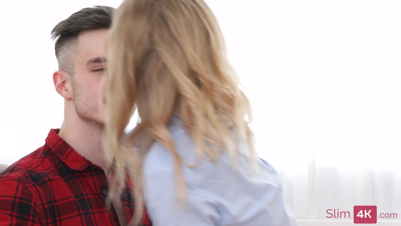 Slim4K: Krásná náctiletá holka dostane její hezkou tvář prosklenou