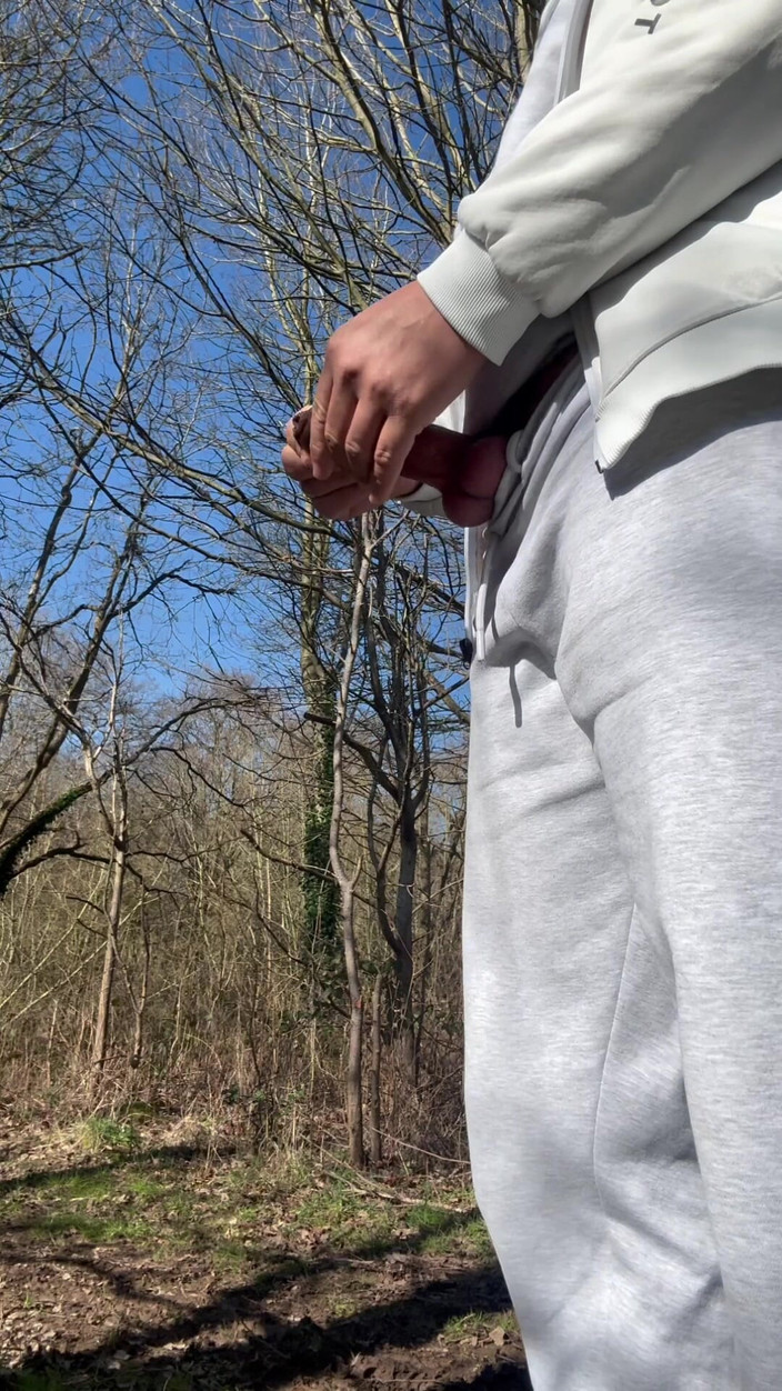 Hot dick in your ass: Круиз в лесу, женатый дедушка пососал мой хуй и заставил меня кончить