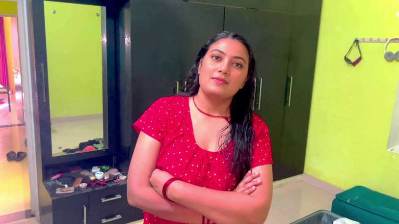 Hotty_ragini: Omg! Je suis seule avec ma belle-mère et j’ai demandé...