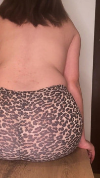 Wild Thing: leggings leopardato, scoreggia come una bestia