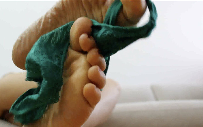 Rebecca Diamante beginning clips: Mijn kleine voeten allemaal om te aanbidden