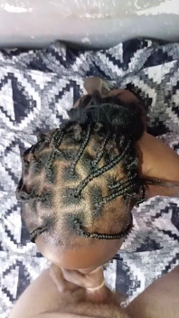 Calda Ragazza Nera Con I Capelli Trecciati E Pompino Fatto in Casa E Pecorina Scopano