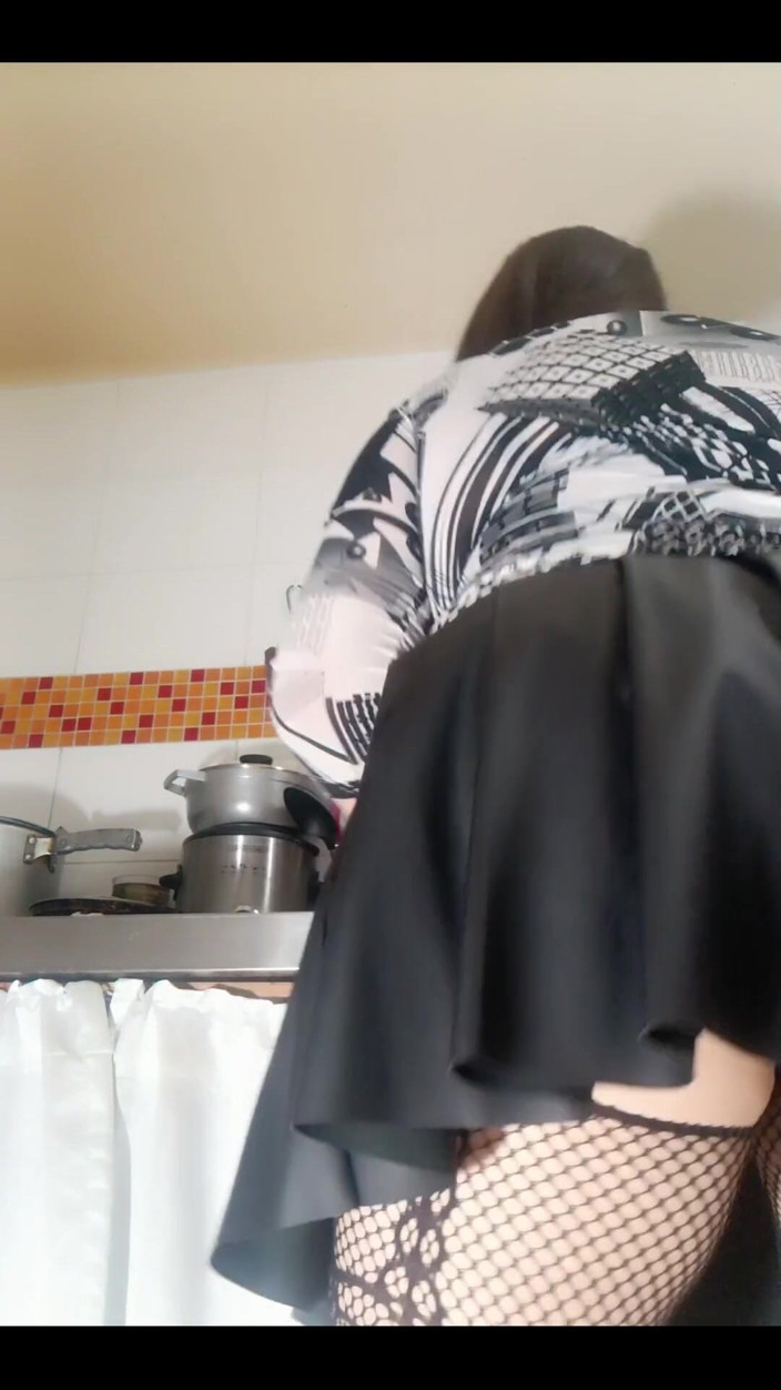 Valery Saenz xxx: Fantasi tante dan keponakannya!! Aku suka banget sama istriku yang...