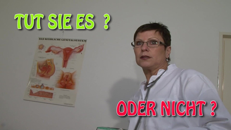 German Homemade: Curva germană matură curvă se joacă cu ea într-o acțiune solo...