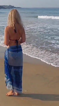 Cette femme mature amateur aime poser à poil et baiser après avoir marché