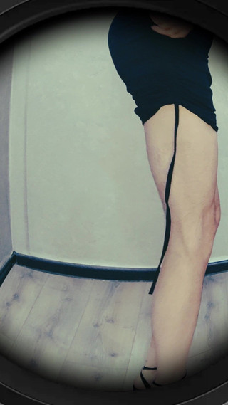 Lana Cross: 집 안을 혼자 걷습니다