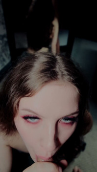 Blank meisje Konijntje zuigt lul midden fotoshoot