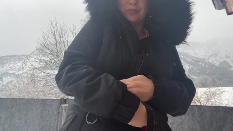 The HuCow: Hai. Îți arăt sfârcurile afară