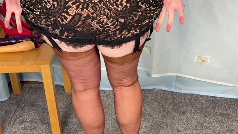 Aunty Sandra vintage girdle queen: Teta Sandra Na Sobě Má Spoustu Nylonu Vgq 69