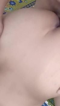 Desi ragazza creampie con maschera