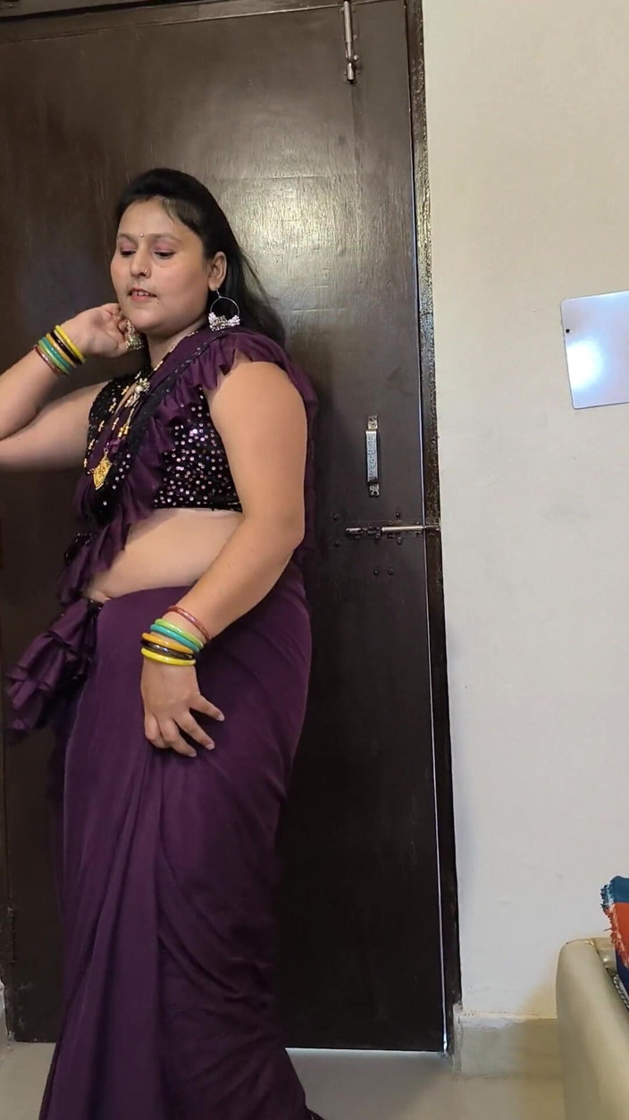 Puja555: Desi puja bhabhi nackter tanz