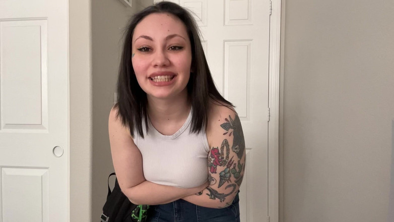 Lenna Lux: Tu hermanastra te encoge