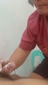 Это так вкусно глубоко заглатывать хуй, смешанный с сыром