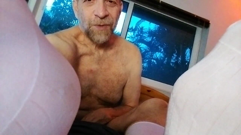 Hairyartist: Дискуссия с грязным носком