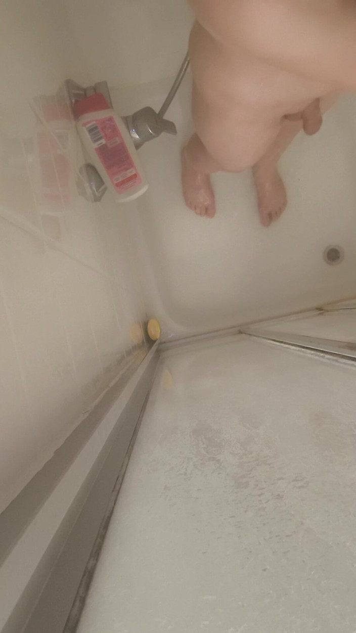 JanineLang: Orgasmo durante la doccia e la rasatura