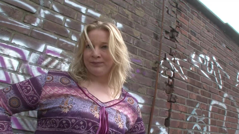 German's Old Chicks: 장난감으로 놀고 자위하는 독일의 미시 여자