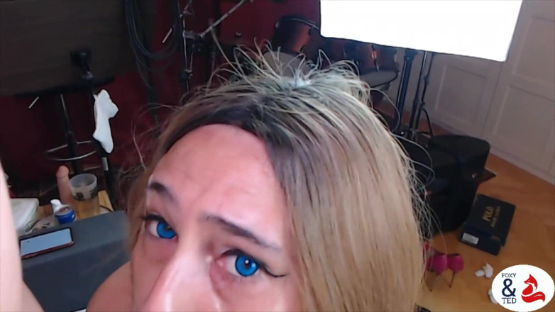 FoxyandTed: Зріла аматорка хоче анал і сквірт