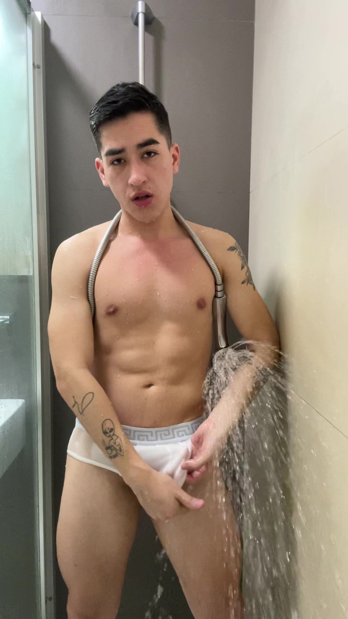 Johnny Hakson: Mandi bareng yuk, sayang?