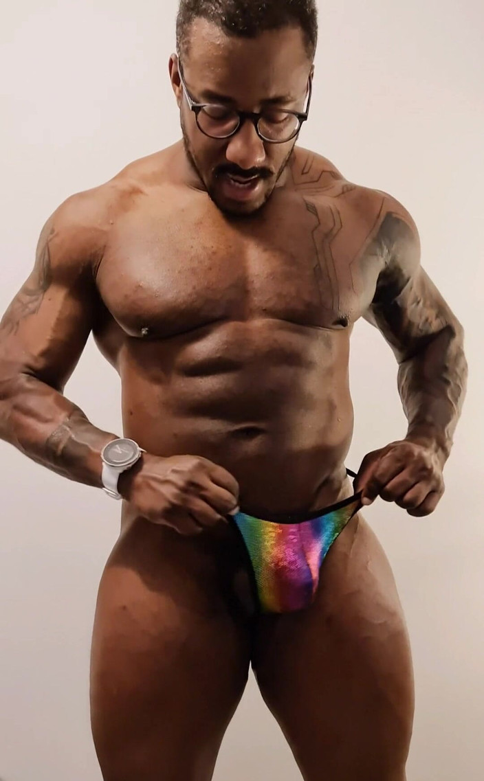 Amadeus: Am primit vineri tema Rainbow Thongmode