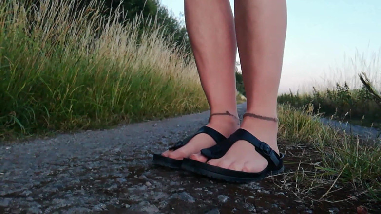 Carmen_Nylonjunge: Nylonjunge i lätta strumpbyxor och Birkenstocks
