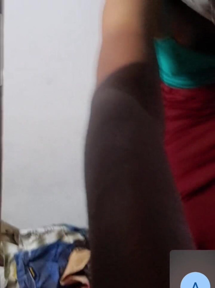 Jayaselvi: タミルのおばちゃんがビデオ通話で楽しむ