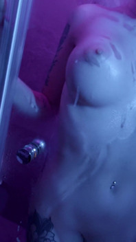 Sex unter der Dusche mit meiner Freundin