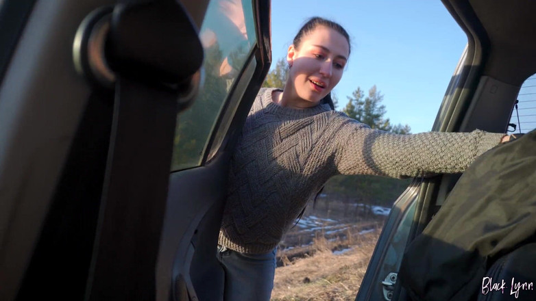 YSP Studio: Подруга відвела мене в ліс, де вона відсмоктала мене, і я трахнув її