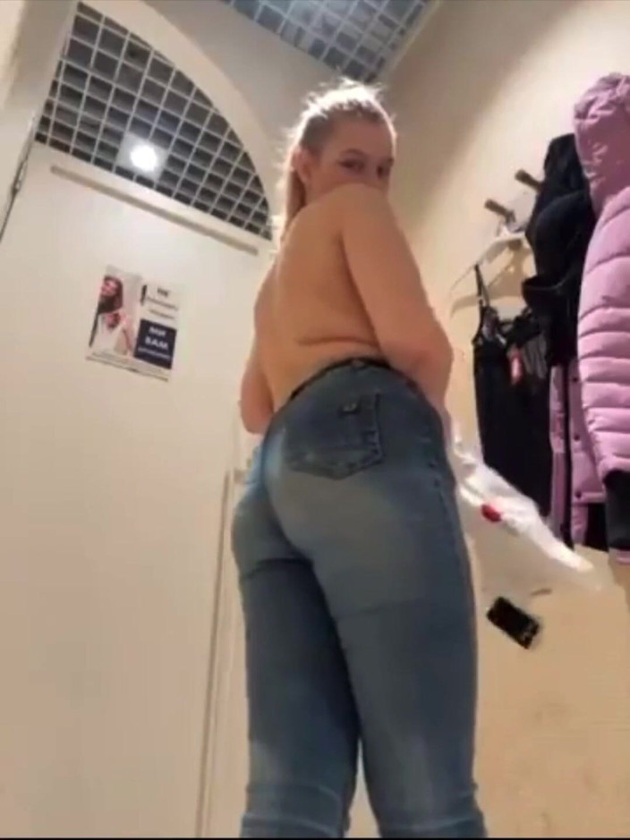 JuiceLussie: Fucking in the Fitting Room