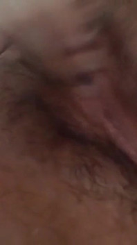 Awek Gergasi seksi bermain dengan pepek gemuknya