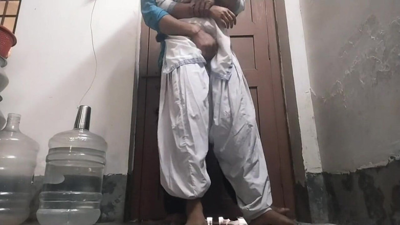 Nazima Khan: Indická vysokoškolačka a učitel