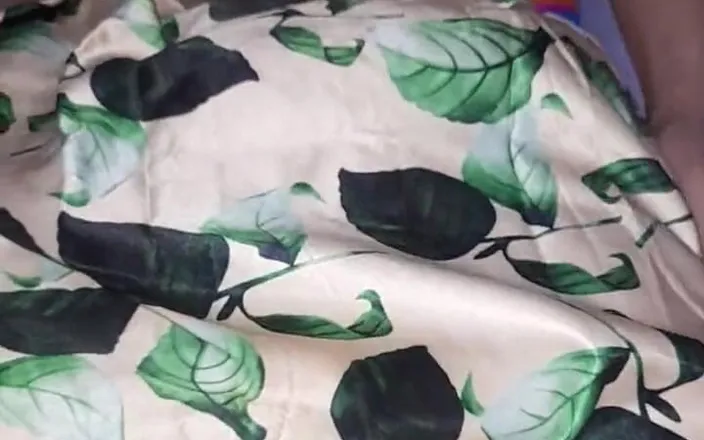 Naomisinka: Fast cum wearing satin flower skirt