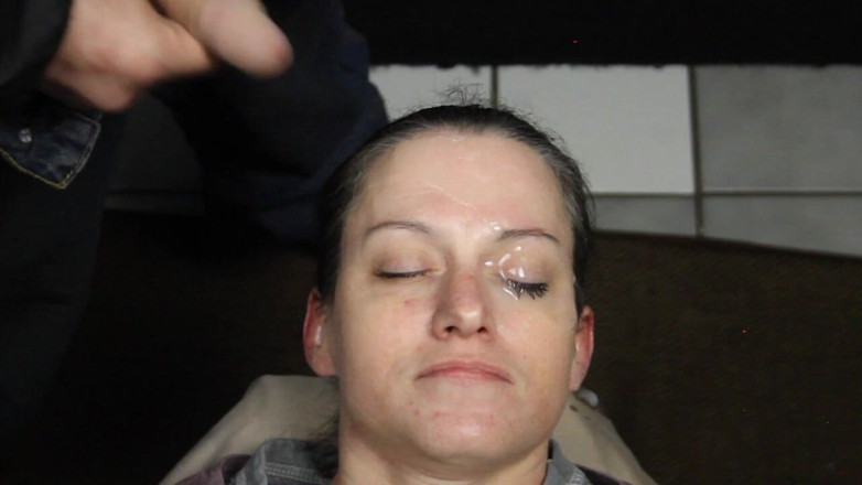 Dirty Dees: Che mắt cô ấy