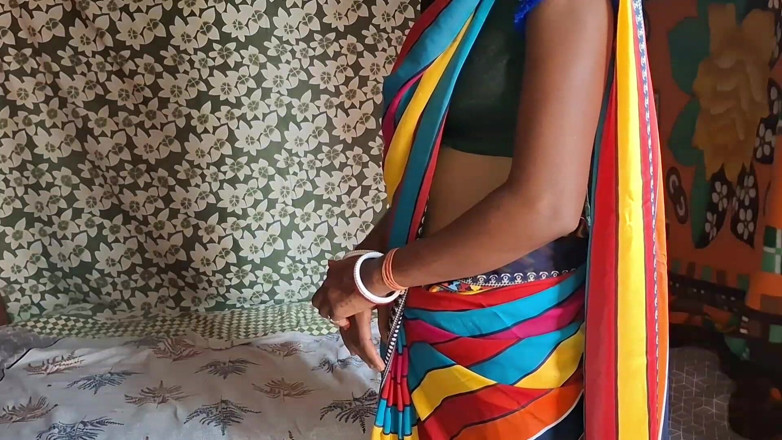 Desi step mom: Tante seksi dengan kain sosis warna merah