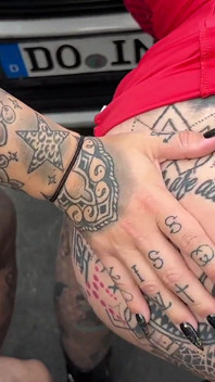 Zwei Notgeile Leder Tattoo Schlampen Ficken Lkw Fahrer Am Rastplatz!
