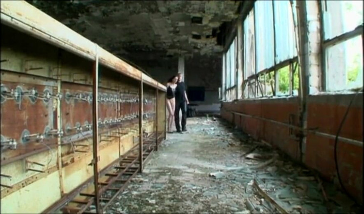Absolute BDSM films - The original: Wax play outdoor