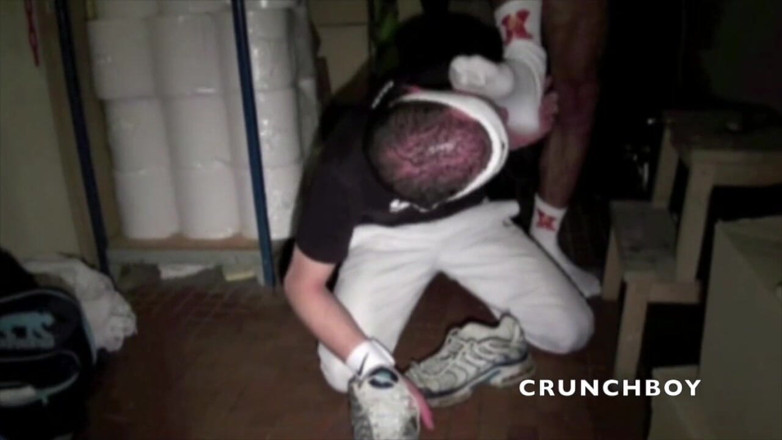 Sneaker gay: Franse twink gebruikt door sneaker van MATT, een biseksuele man...