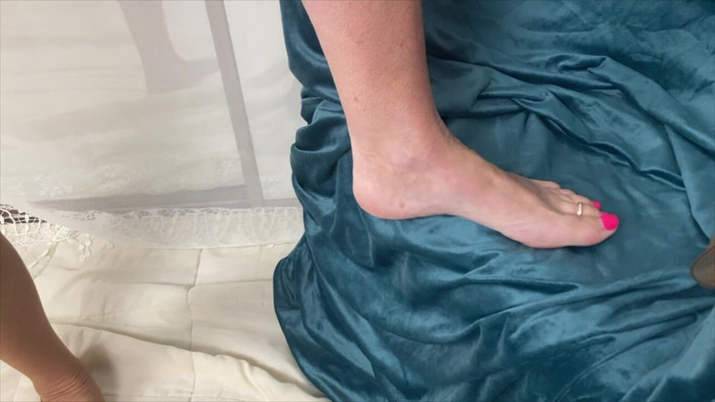 Aunty Sandra vintage girdle queen: Dì Sandra mặc quần áo cho tất cả các bạn